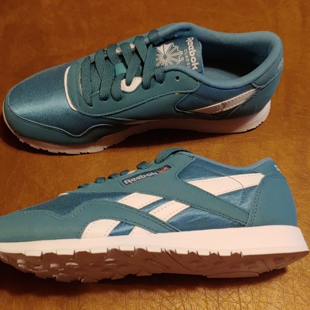 NIB Reebok Classic shoes - Picture 2 of 4